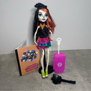 MONSTER HIGH DOLLS Poupée de luxe Skelita Calaveras Scaris City Of Frights 2012